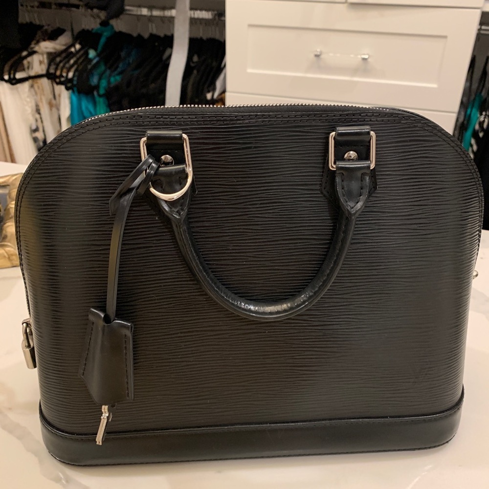 FINAL PRICE**Louis Vuitton Alma Epi leather PM